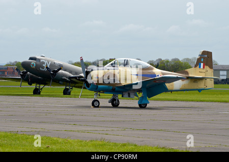 North American Aviation t-28 Fennec Jäger/Jagdbomber entwickelte sich aus der t-28 militärisches Schulflugzeug von den Franzosen. Stockfoto