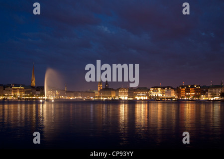 See Binnenalster am Abend, Hamburg, Deutschland Stockfoto