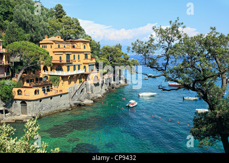 Sehen Sie sich auf kleine Bucht und schönes Haus in Portofino, Italien. Stockfoto