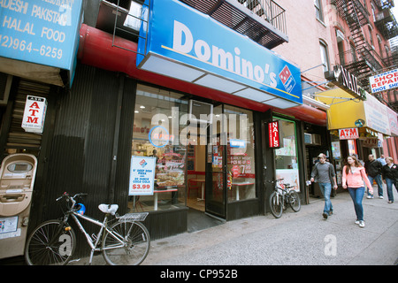 Ein Domino Pizza Shop in Lower Manhattan in New York Stockfoto