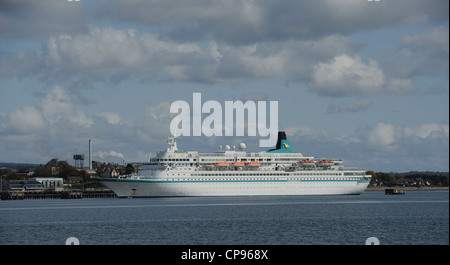 Das Kreuzfahrtschiff MV Albatros Invergordon im Cromarty Firth zu besuchen. Stockfoto