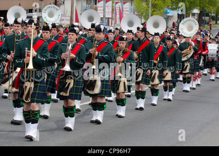 US-Highschool Blaskapelle in 2009 Victoria Day parade Festlichkeiten-Victoria, British Columbia, Kanada. Stockfoto