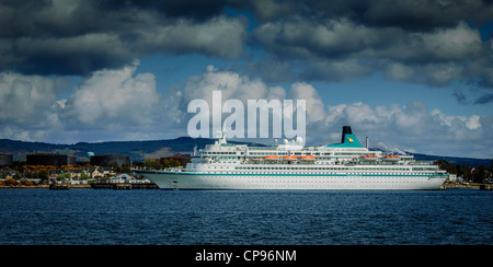 Das Kreuzfahrtschiff MV Albatros Invergordon im Cromarty Firth zu besuchen. Stockfoto