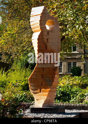 Die Tuchmacher-Skulptur auf New Walk in Leicester von John Atkin 2010, das Erbe der Mode- und Textil-Industrie zu vertreten Stockfoto