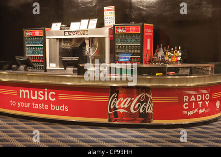 Ein Getränkestand im historischen Radio City Music Hall in New York City. Stockfoto