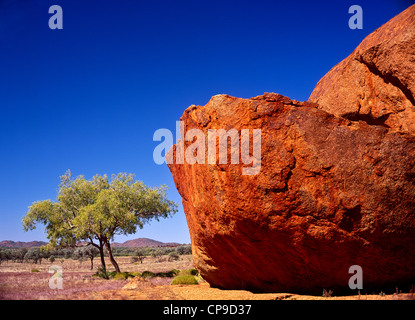 Sandstein Felsen, Mann reicht, Sth Australien Stockfoto