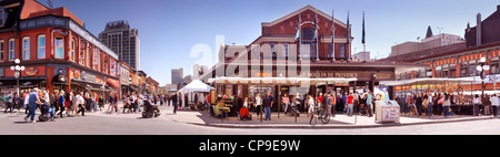 Durch Ward Market, York Street voll von Menschen an einem Wochenende während Tulpenfest. Panorama-Blick. Ottawa, Ontario, Kanada 2012. Stockfoto