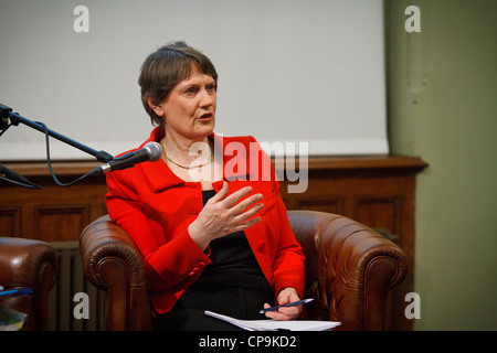 Helen Clark Administrator der UNDP und ehemaliger Premierminister von Neuseeland spricht in Cardiff Bay Stockfoto