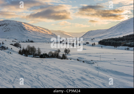Sonnenuntergang am Glen Clunie im Winter, Cairngorms, Schottland, Großbritannien Stockfoto