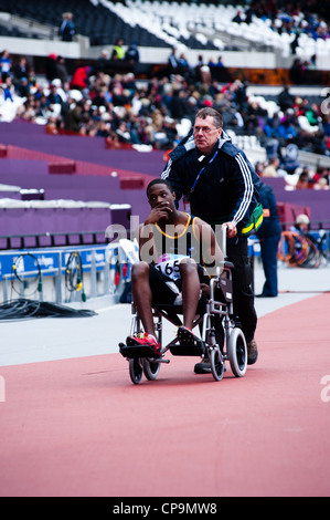 Verletzte Sportler während des London bereitet Serie im Olympischen Park in London am 6. Mai 2012. Stockfoto