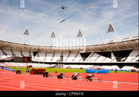 Sportler bei Visa London Disability Athletics Herausforderung im Olympiastadion am 8. Mai 2012 in London. Stockfoto