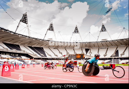 Sportler bei Visa London Disability Athletics Herausforderung im Olympiastadion am 8. Mai 2012 in London. Stockfoto