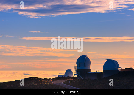 Sonnenuntergang über den Wolken über 3000 Meter auf den Haleakala Vulkan, Maui, Hawaii Stockfoto