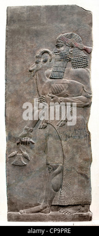 Neo-Assyrianalabaster Wall Panel Court offizieller Schutzgeist mit Steinbock Mohnblumenzweig Palast von Sargon II in Khorsabad, 721-705 v. Chr Stockfoto