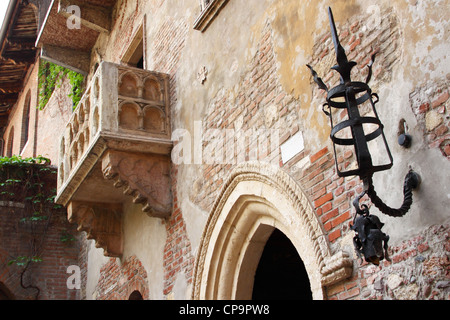 Seitenansicht von Julias Balkon aus Verona, Italien Stockfoto