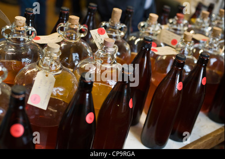 Bauernhaus und hausgemachten Apfelwein Festival THE BIG APPLE BLOSSOMTIME im Dorfsaal Putley in der Nähe von Hereford Herefordshire England UK Stockfoto