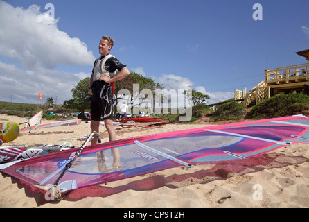 Windsurfer am Hookipa Beach Park auf Maui Stockfoto