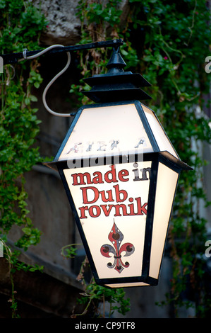 Lampe in der Altstadt, Dubrovnik. Kroatien. Stockfoto