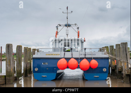 Herrin Fischerboot vor Anker im Hafen von Southwold Suffolk UK. Dies ist die Mündung des Flusses Blyth Stockfoto