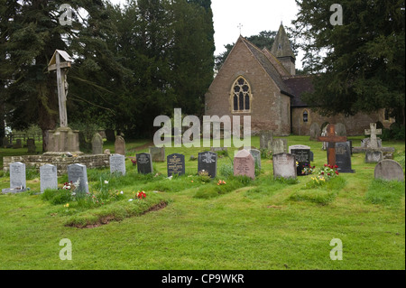 Friedhof der Dorfkirche Putley in der Nähe von Hereford Herefordshire England UK Stockfoto