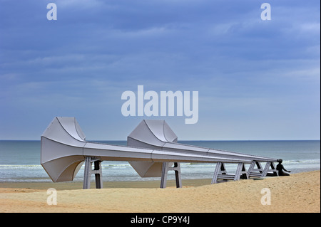Ich höre es, Installation von Künstler Ivars Drulle am Strand während Beaufort04 Ausstellung in Middelkerke - Westende, Belgien Stockfoto