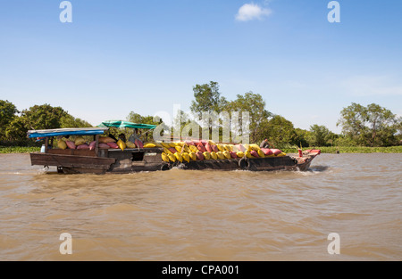 Voll beladen Frachtboot, Vinh Long, Mekong-Fluss-Delta, Vietnam Stockfoto