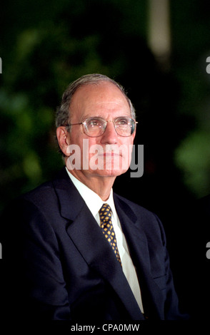 Ehemalige US-Senator und Irland Frieden Gesandte George Mitchell während der Paul O' Dwyer Frieden und Justizzentrum Preisverleihung auf dem South Lawn des weißen Hauses 11. September 1998 in Washington, DC. Stockfoto