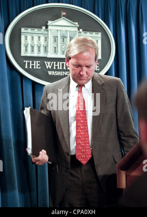 Sprecher des weißen Hauses Michael McCurry bei einem Briefing zu den Medien im Weißen Haus 10. September 1998 in Washington, DC. Stockfoto