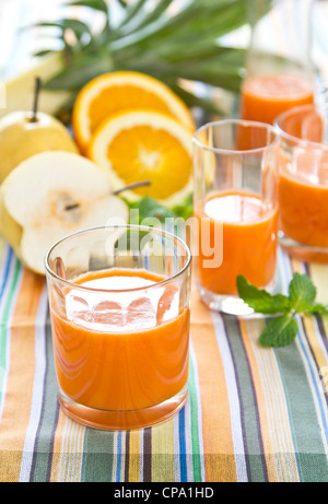 Birne, Karotte und Orange smoothie Stockfoto