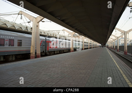 Plattform von Leningradsky Rail Terminal. Moskau, Russland Stockfoto