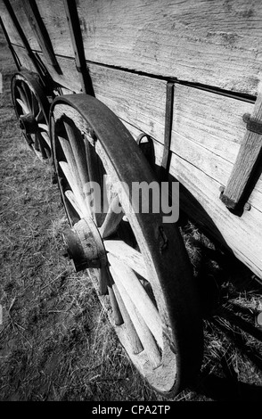 Verlassenen Wagen zurückgelassen in den kanadischen Badlands. Trockenen Bedingungen in der Wüste Umwelt verlassen haben es gut erhalten Stockfoto