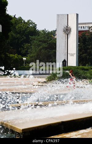 Brunnen mit Denkmal in der Stadt Pleven, Balkan, Bulgarien Stockfoto