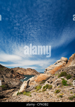 Seltsamerweise verwitterter Granit Felsen (Pegmatit) am Cap de Creus, Girona, Katalonien, Spanien Stockfoto