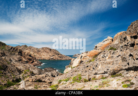 Seltsamerweise verwitterter Granit Felsen (Pegmatit) am Cap de Creus, Girona, Katalonien, Spanien Stockfoto