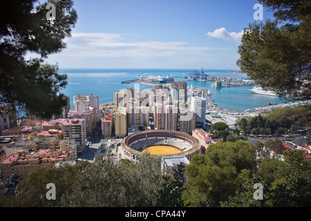 MALAGA COSTA DEL SOL-ANDALUCIA BULL RING HAFEN MALAGUETA VON PARADOR GIBRALFARO TORROX MUELLE UNO CRUCEROS KREUZFAHRT SCHIFFE Stockfoto