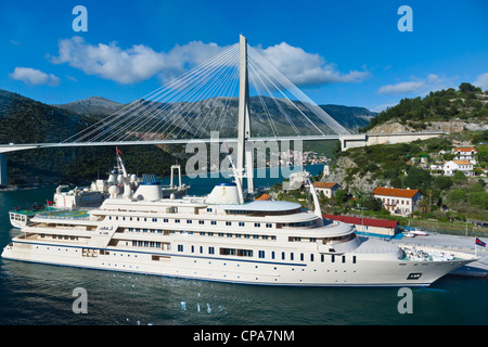 Die Superyacht Al Said des Sultans von Oman, Qaboos bin Said al Said, festgemacht an Grüz Hafen von Dubrovnik Stockfoto