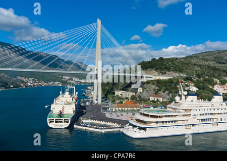 Die Superyacht Al Said des Sultans von Oman, Qaboos bin Said al Said, festgemacht an Grüz Hafen von Dubrovnik Stockfoto