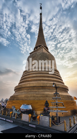 Golden Mount und Wat Saket. Sie sehen alle Bangkok vom Golden Mount. Das Hotel liegt in der Ratchadamnoen Avenue Stockfoto