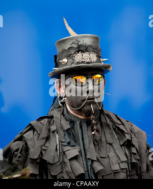 Mitglied des Wolfs Kopf und Vixen Border Morris auf dem fegt Festival in Rochester Kent Stockfoto