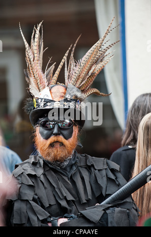 Mitglied des Wolfs Kopf und Vixen Border Morris auf dem fegt Festival in Rochester Kent Stockfoto