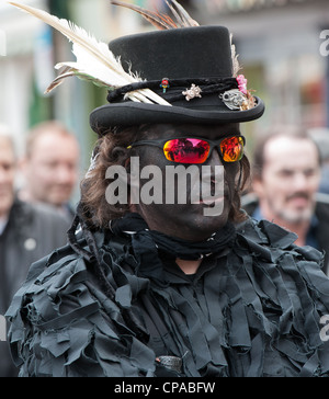 Mitglied des Wolfs Kopf und Vixen Border Morris auf dem fegt Festival in Rochester Kent Stockfoto