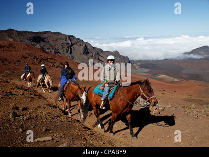 Reiter auf die Sliding Sands Trail im Haleakala National Park auf Maui Stockfoto