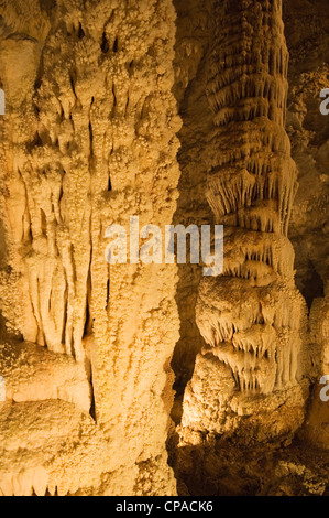 Im Inneren der Grotte di Toirano Höhlensystem, Ligurien, Italien. Stockfoto