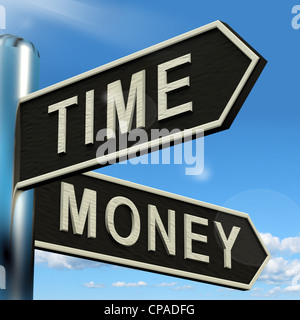 Zeit Geld Wegweiser zeigt, dass Stunden wichtiger als Reichtum Stockfoto