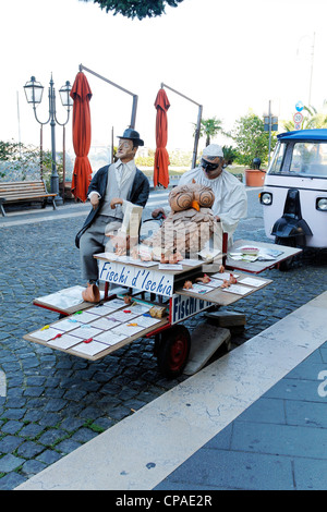 Folk Souvenir-Kiosk in der Insel Ischia, Golf von Neapel, Kampanien, Italien Stockfoto