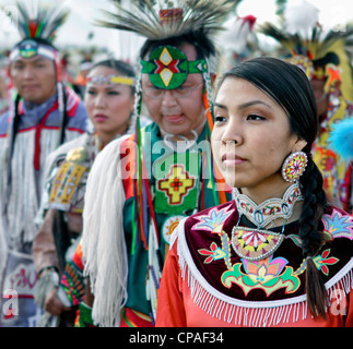 USA, Arizona, Scottsdale. Inter-tribal Dance bei Red Mountain Eagle Powwow in der Salt River Pima-Maricopa inder Gemeinschaft. Stockfoto