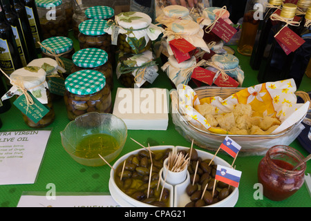 Padna, Slowenien, Dorf mit saisonalen Olivenöl Wein und Bauernhof produzieren Festivals - produzieren ein Frühlingsfest. Stockfoto