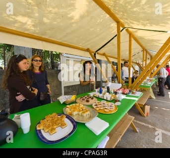 Padna, Slowenien, Dorf mit saisonalen Olivenöl Wein und Bauernhof produzieren Festivals - produzieren ein Frühlingsfest. Stockfoto