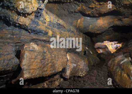 Vulkanhöhle Lava Tube Bildung, Gruta Carvão / Carvão Höhle in Azoren Stockfoto