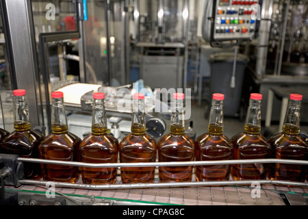 USA, Kentucky, Loretto. Flaschen im Verpackung Building Maker es Mark Kentucky Bourbon Brennerei, in der Nähe von Loretto, Kentucky Stockfoto